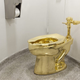 America, el famoso retrete de Maurizio Cattelan. El retrete fue robado del Palacio Blenheim el fin de semana.